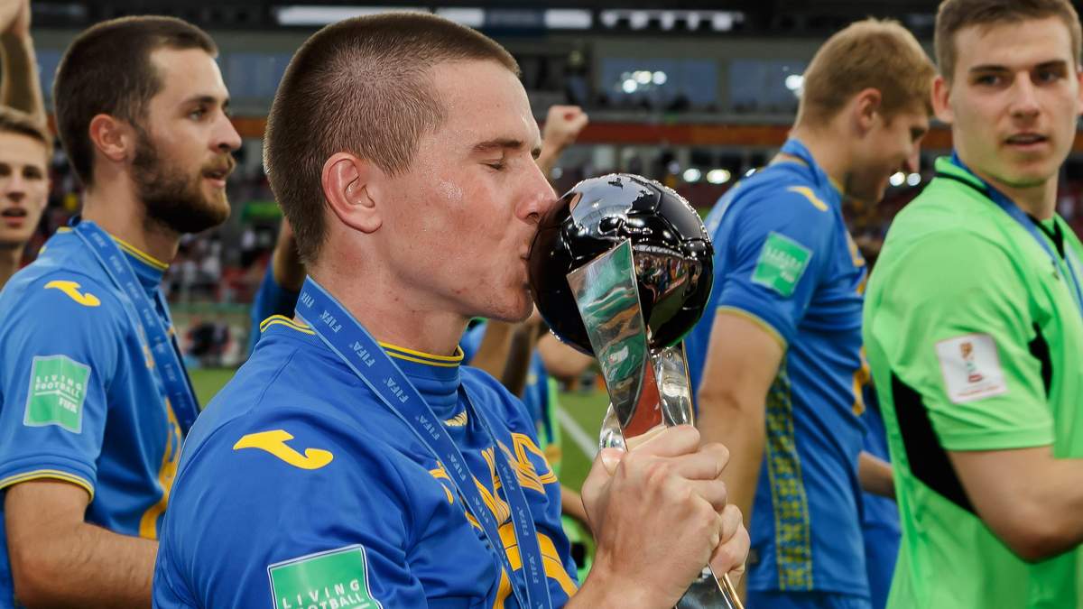 Віктор Корнієнко з трофеєм чемпіона світу Віктор Корнієнко з трофеєм чемпіона світу