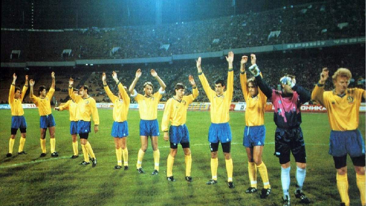 Ахрік Цвейба (четвертий праворуч) у складі київського Динамо Ахрік Цвейба (четвертий праворуч) у складі київського Динамо