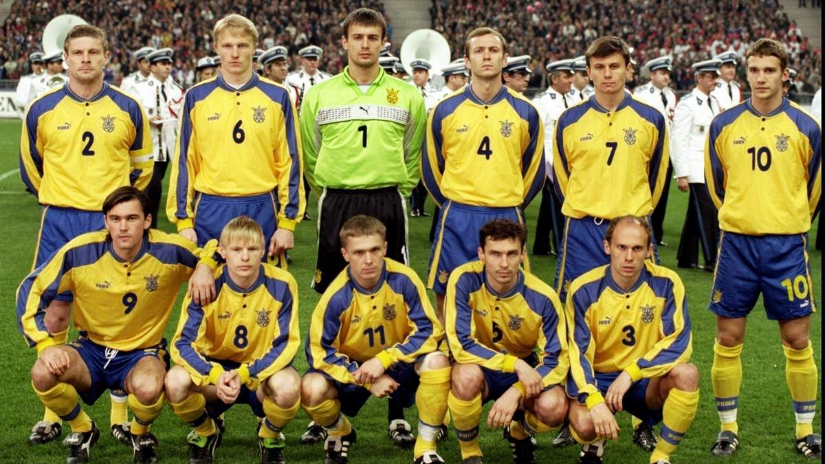 Сборная Украины перед матчем с Францией в 1999