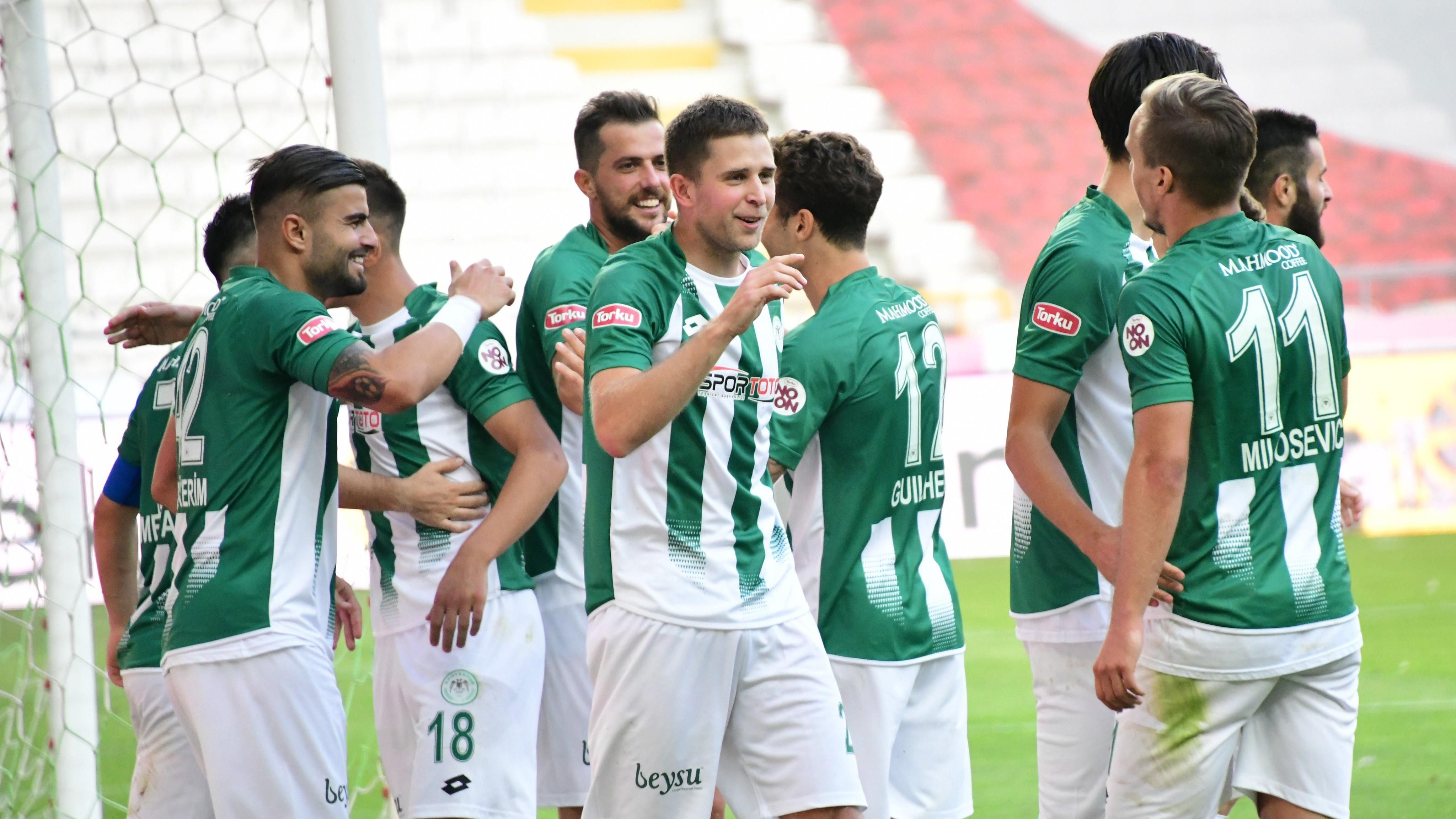 Форварды сборной Украины Яремчук и Кравец забили голы за свои команды в Бельгии и Турции Форварды сборной Украины Яремчук и Кравец забили голы за свои команды в Бельгии и Турции