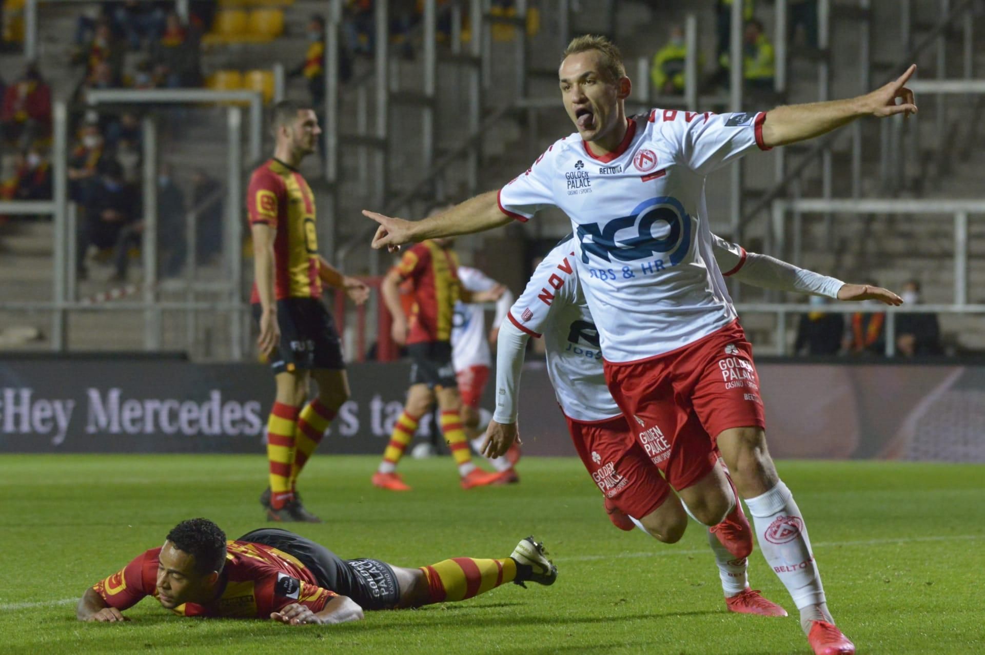 Гол украинца Макаренко принес его команде победу в матче чемпионата Бельгии: видео Гол украинца Макаренко принес его команде победу в матче чемпионата Бельгии: видео