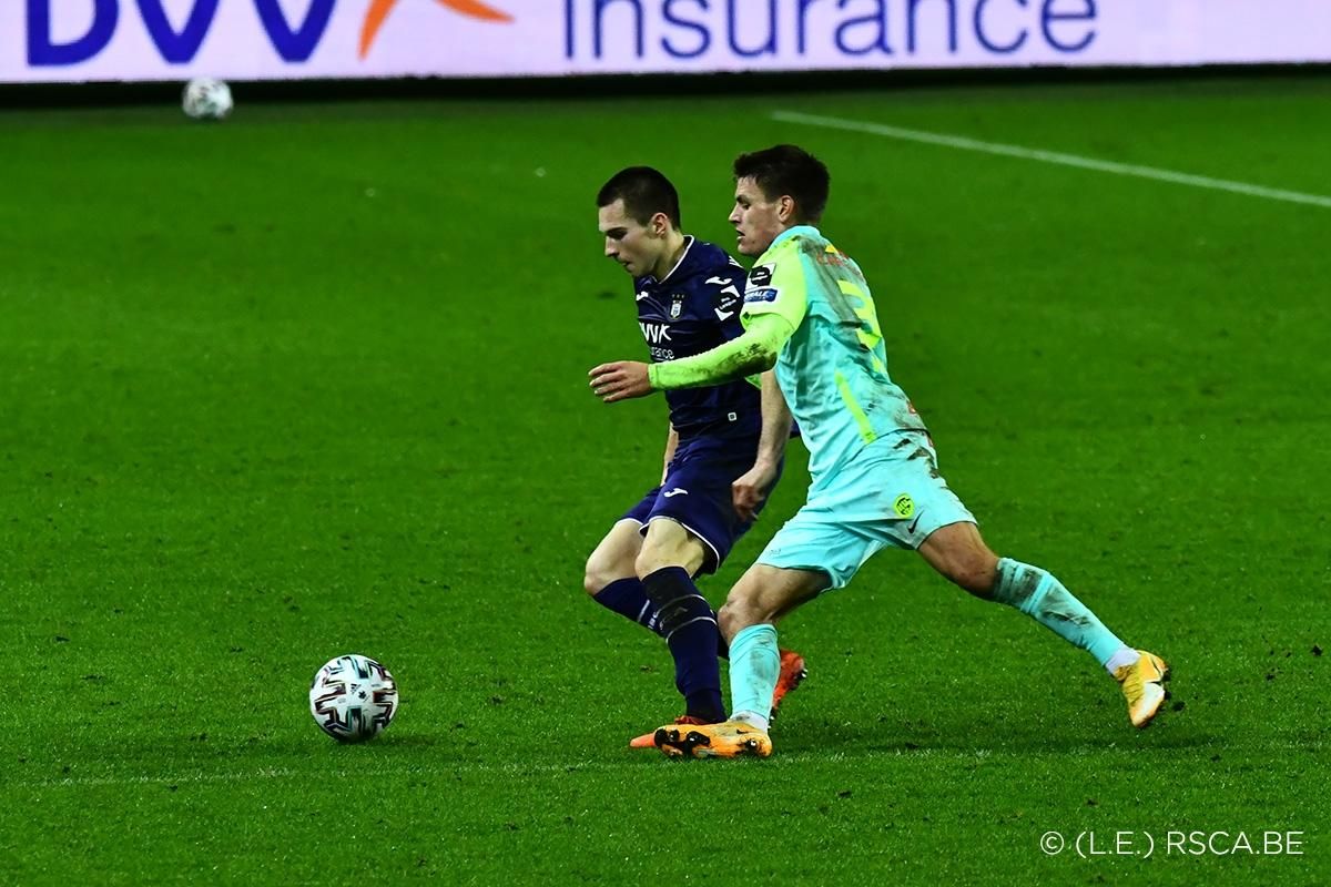 Михайличенко выходит в старте – Андерлехт побеждает лидера Михайличенко выходит в старте – Андерлехт побеждает лидера