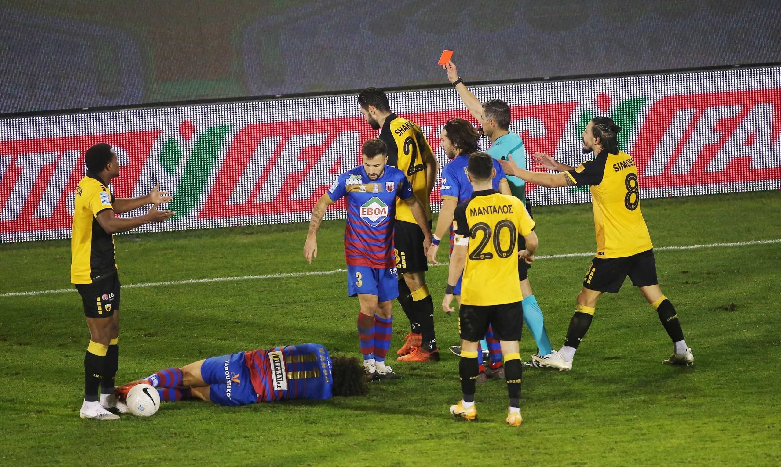 Шахов снова заработал красную – АЕК и Волос расписали боевую ничью с тремя удалениями Шахов снова заработал красную – АЕК и Волос расписали боевую ничью с тремя удалениями