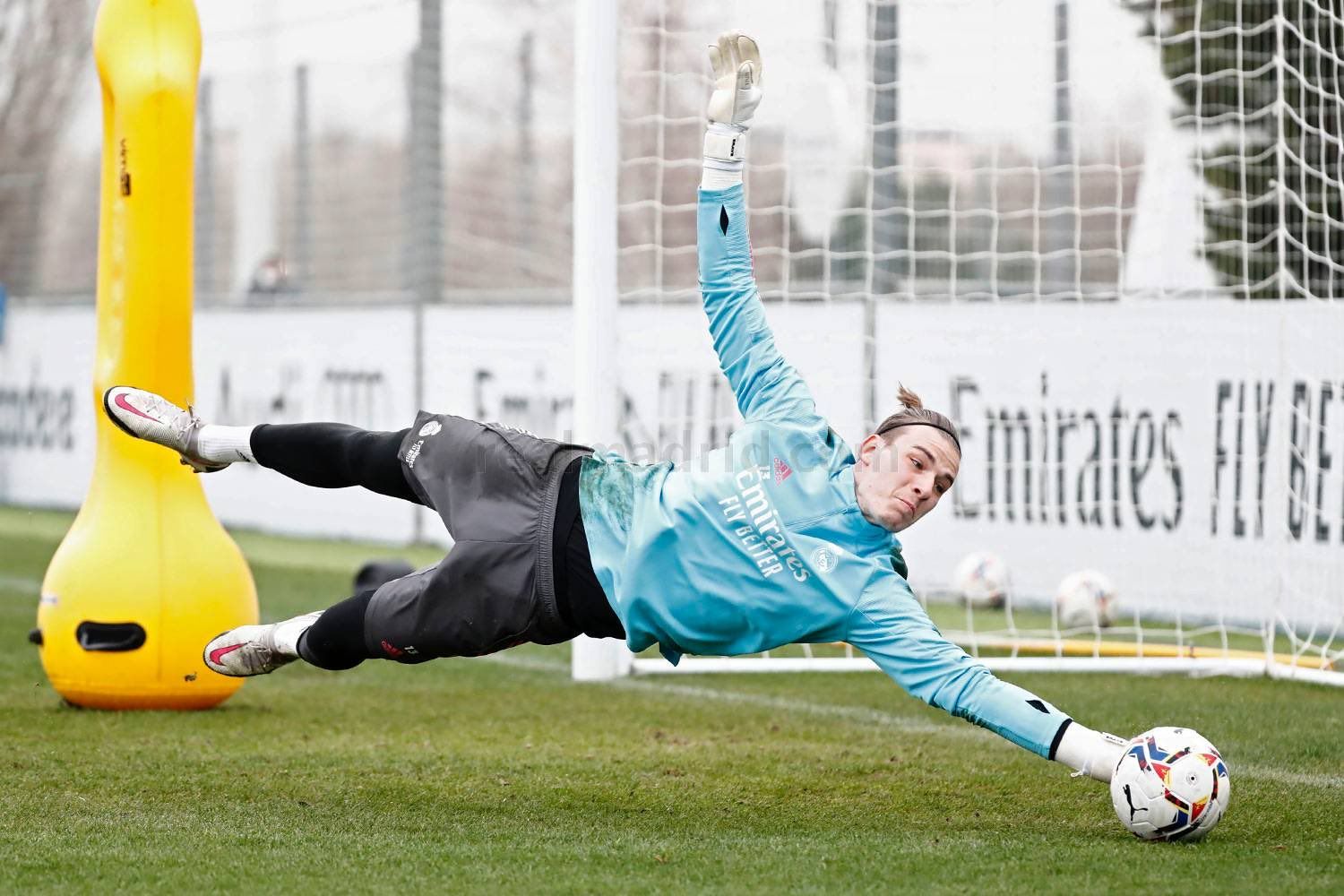 Супермен: звезды Реала не смогли пробить Лунина на тренировке Супермен: звезды Реала не смогли пробить Лунина на тренировке