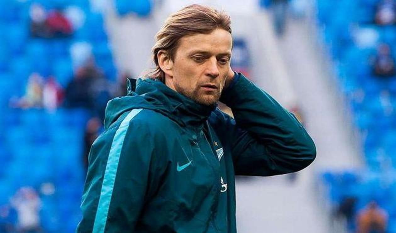 Екскапітан збірної України Тимощук рекламує шкарпетки, присвячені дню російської армії Екскапітан збірної України Тимощук рекламує шкарпетки, присвячені дню російської армії