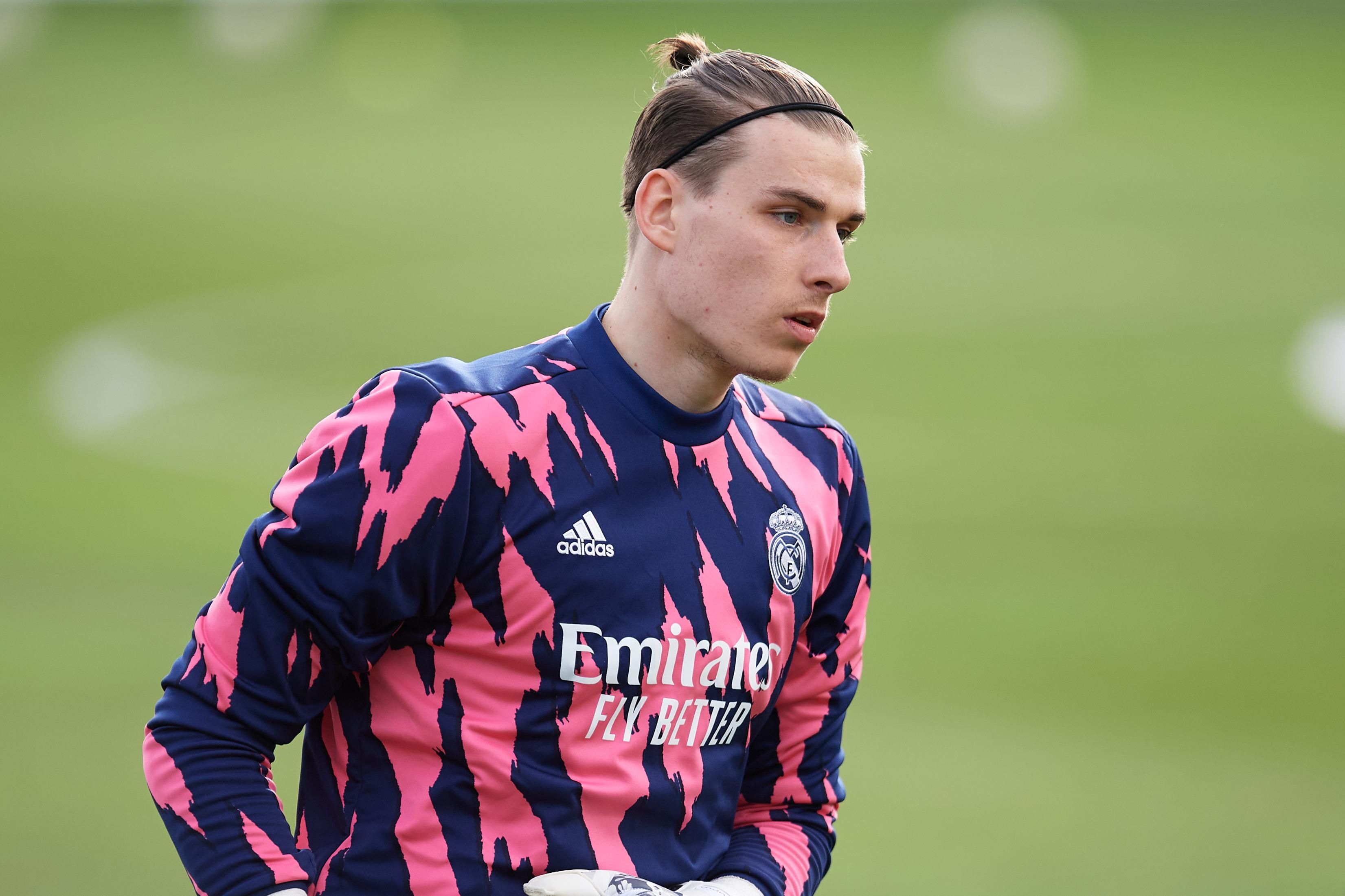 Лунин похвастался роскошным авто от спонсора Реала Лунин похвастался роскошным авто от спонсора Реала