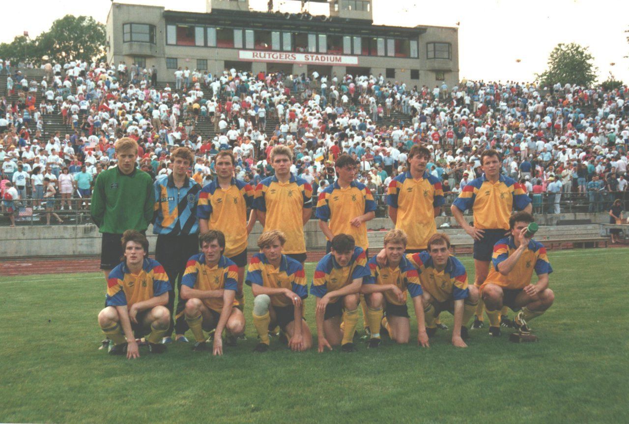 Киргиз в сине-желтых цветах: он стал первым чемпионом и забил особенный гол Киргиз в сине-желтых цветах: он стал первым чемпионом и забил особенный гол