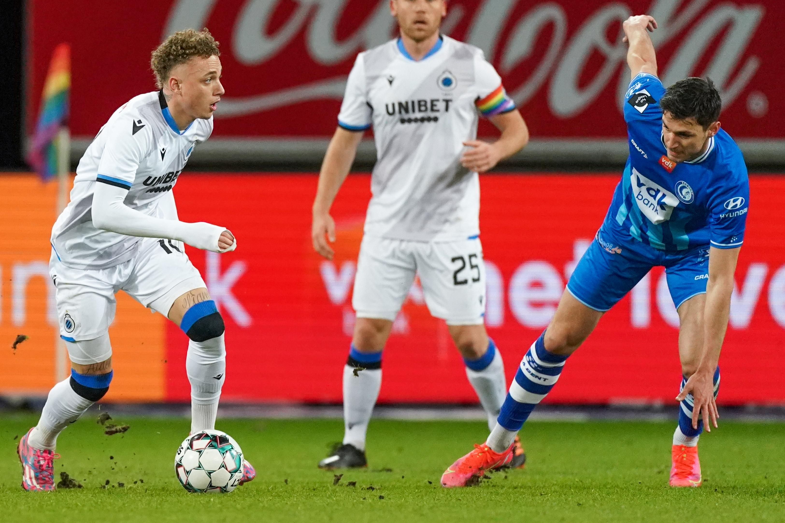 Українське дербі в Бельгії – лідер розгромив Гент Яремчука і Безуса Українське дербі в Бельгії – лідер розгромив Гент Яремчука і Безуса