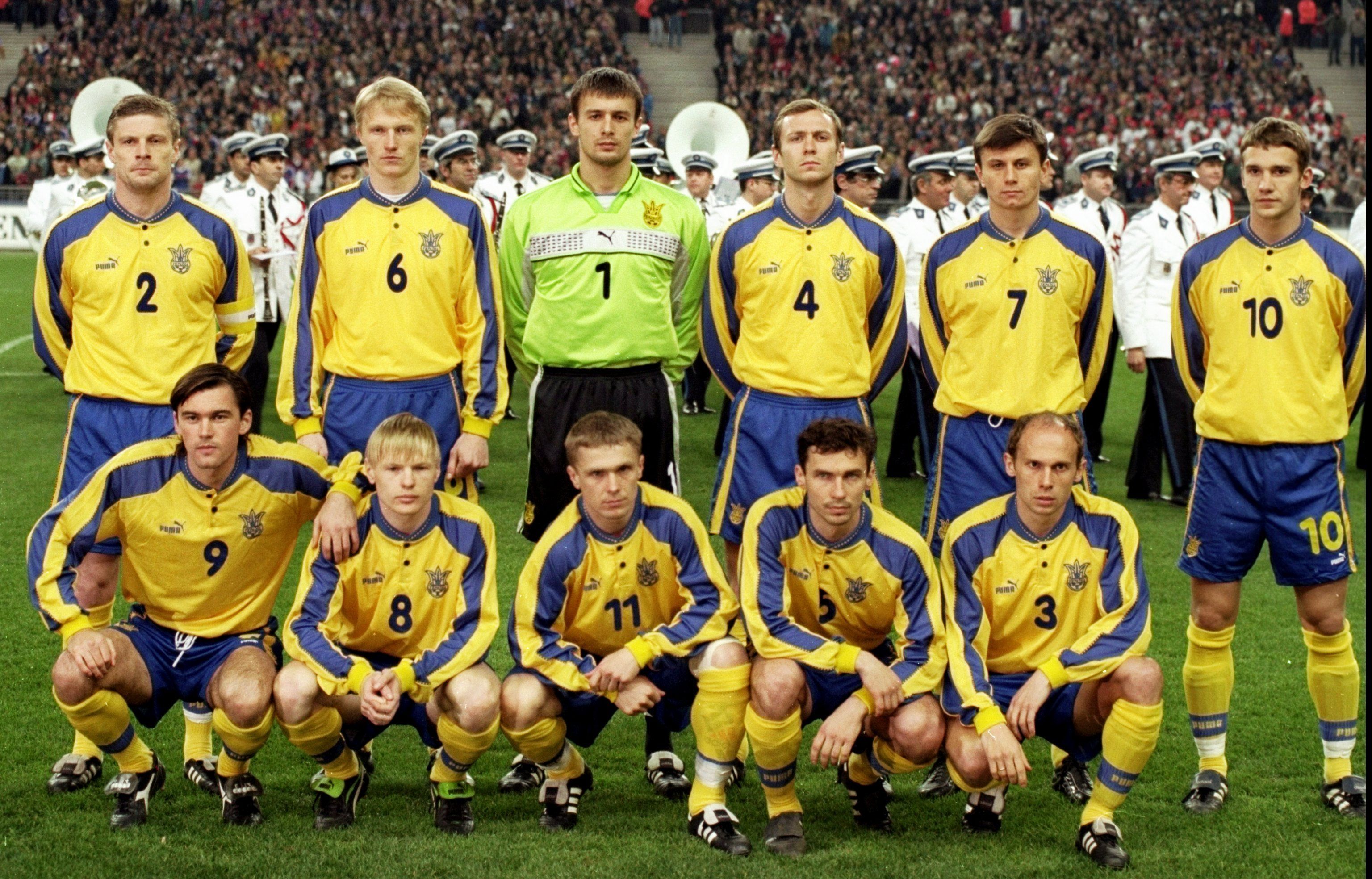 Сборная Украины перед матчем с Францией в 1999