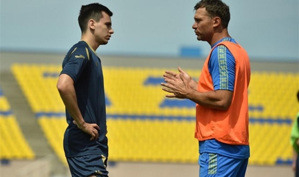 Треба буде прикурити – покличеш: Шевченко кумедно опікується Шапаренком – відео Треба буде прикурити – покличеш: Шевченко кумедно опікується Шапаренком – відео