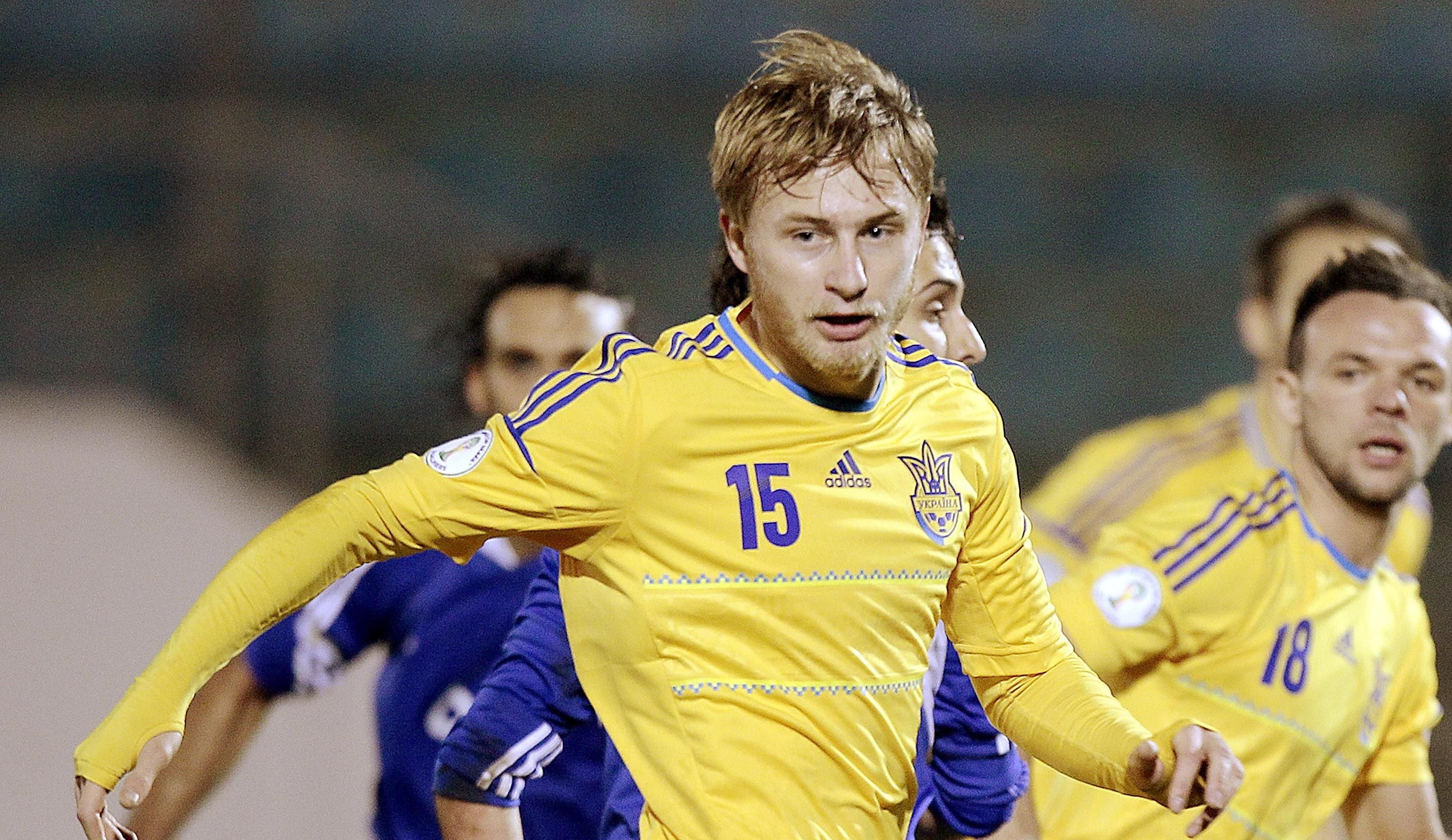 Шевченко довызвал в сборную Романа Безуса Шевченко довызвал в сборную Романа Безуса