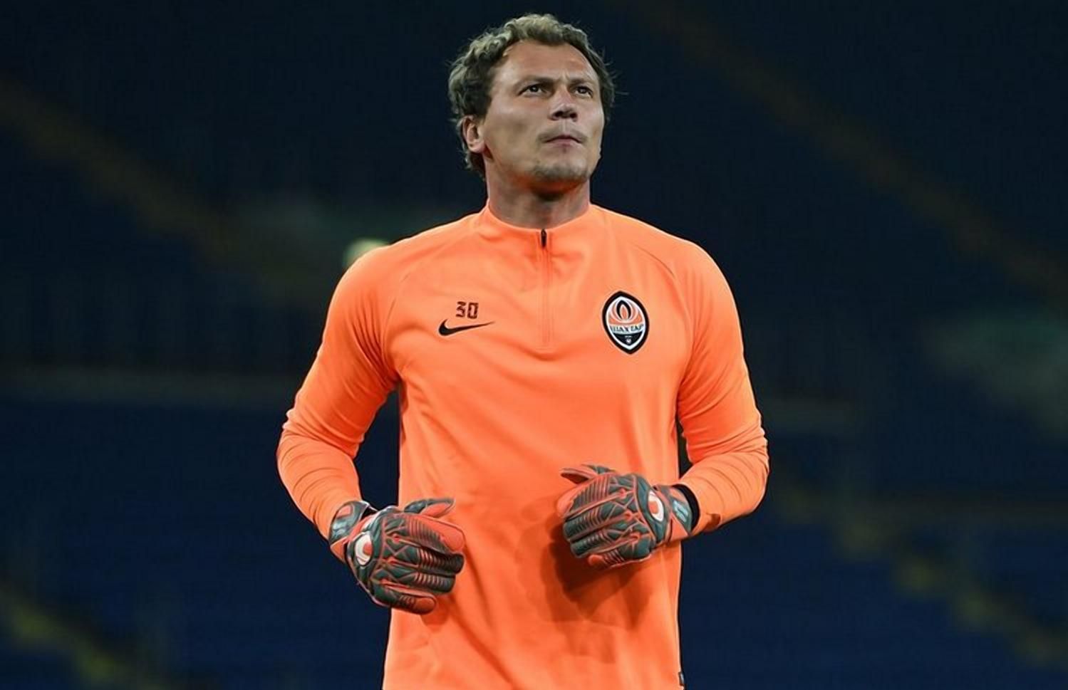 Пятов не спешит продлевать контракт с Шахтером: руководители "горняков" раздражены паузой Пятов не спешит продлевать контракт с Шахтером: руководители "горняков" раздражены паузой