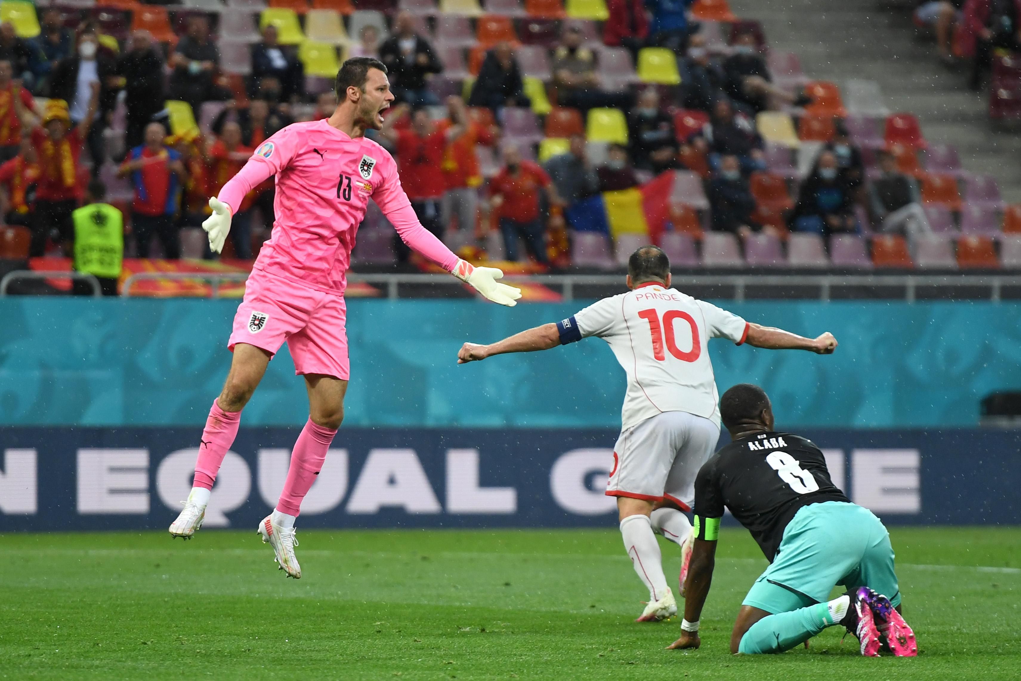 Дайджест игрового дня на Евро-2020: минимализм Англии, достижения Пандева, драма Украины – видео Дайджест игрового дня на Евро-2020: минимализм Англии, достижения Пандева, драма Украины – видео