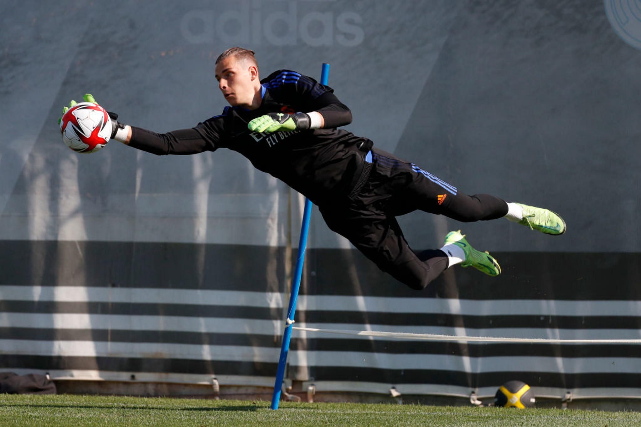 Лунін зіграв за Реал з капітанською пов'язкою – важливий сигнал для українця Лунін зіграв за Реал з капітанською пов'язкою – важливий сигнал для українця