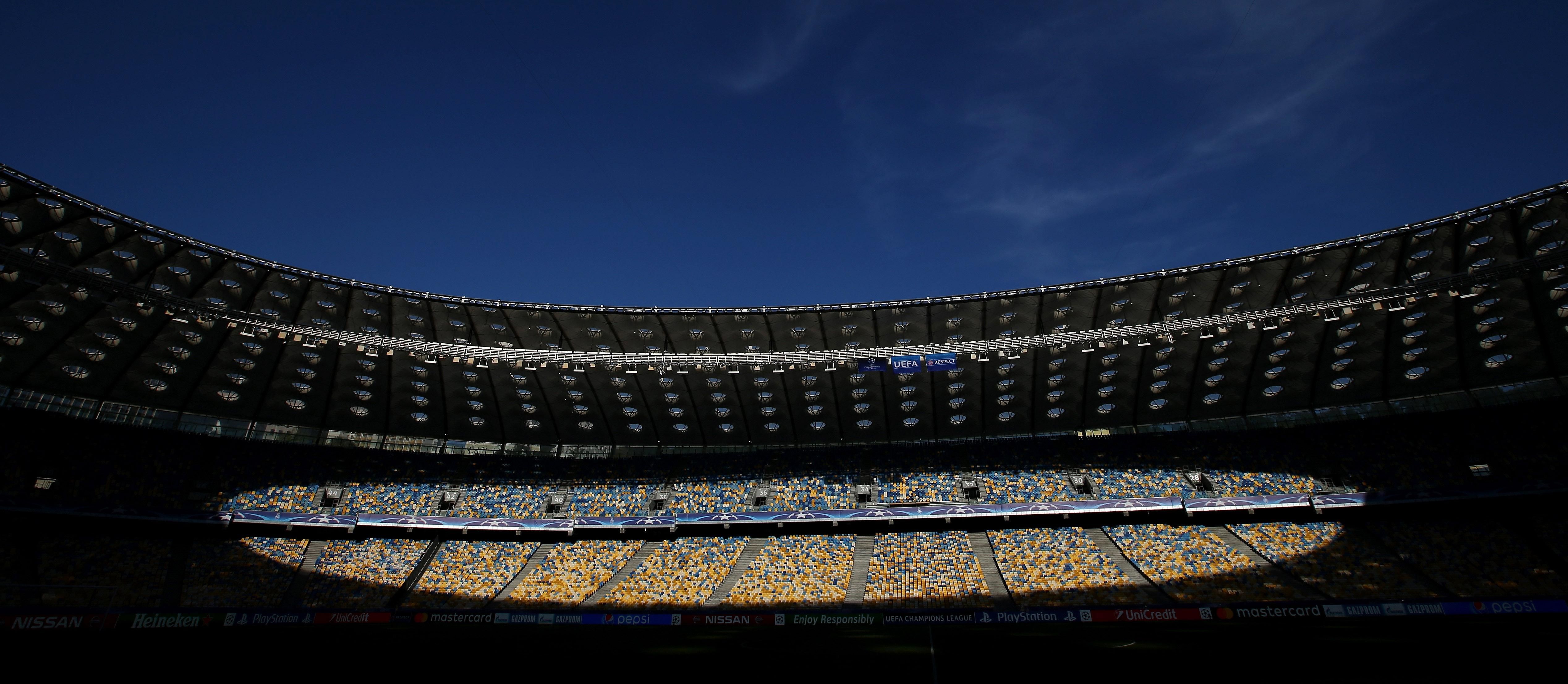 Газон может выдержать матчи двух клубов и сборной: на главной арене страны обновили поле - Сборная Газон может выдержать матчи двух клубов и сборной: на главной арене страны обновили поле - Сборная