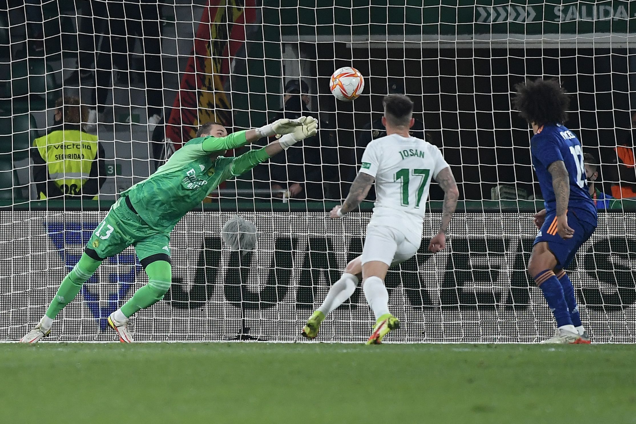 Сейв Луніна у грі з Ельче Сейв Луніна у грі з Ельче