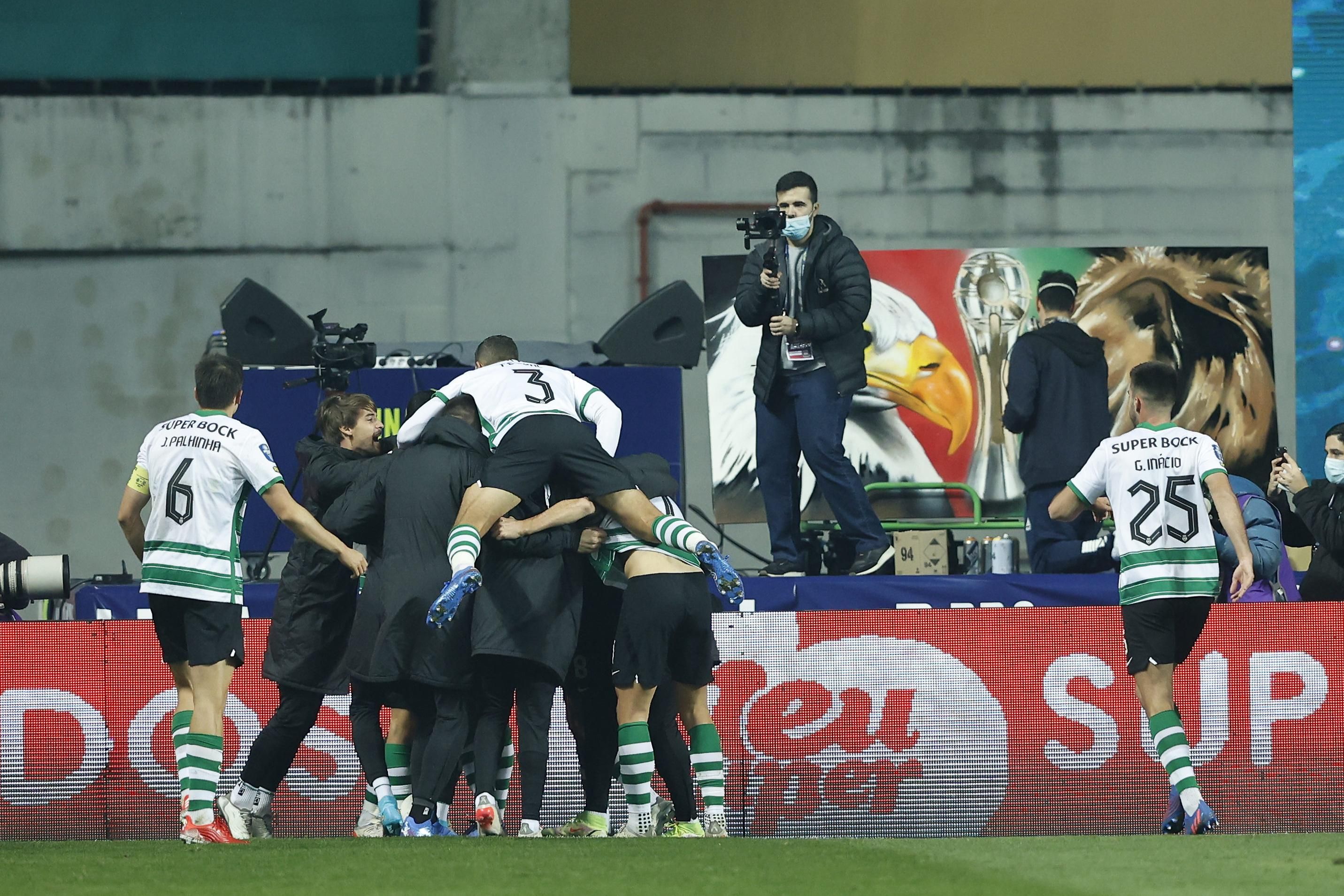 Бенфіка програла у фіналі Кубку ліги – Яремчук не зумів виграти перший трофей - Збірна Бенфіка програла у фіналі Кубку ліги – Яремчук не зумів виграти перший трофей - Збірна