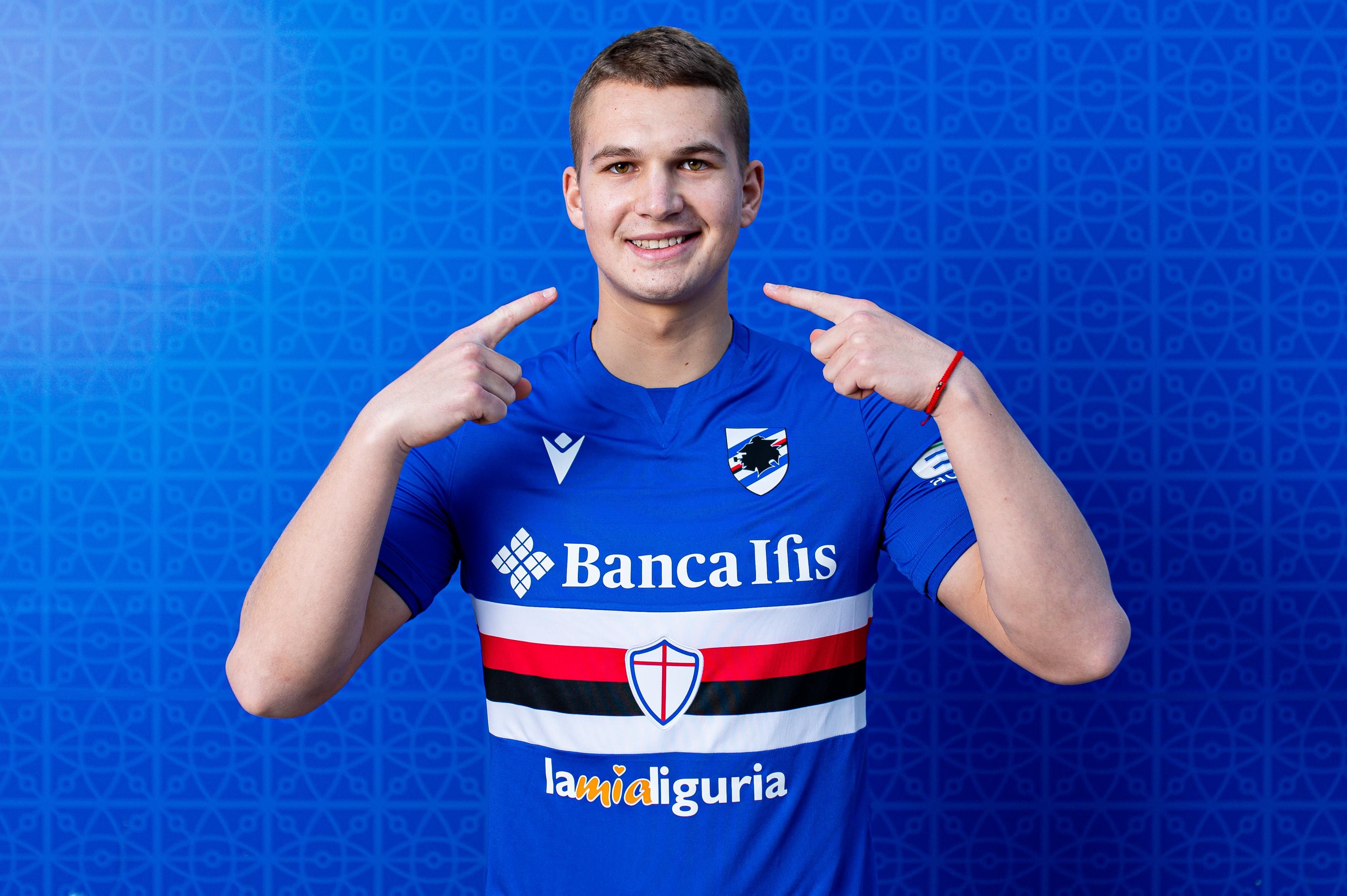 Супруга обещает забивать в Италии – ему поможет талисман Роналду - Сборная Супруга обещает забивать в Италии – ему поможет талисман Роналду - Сборная