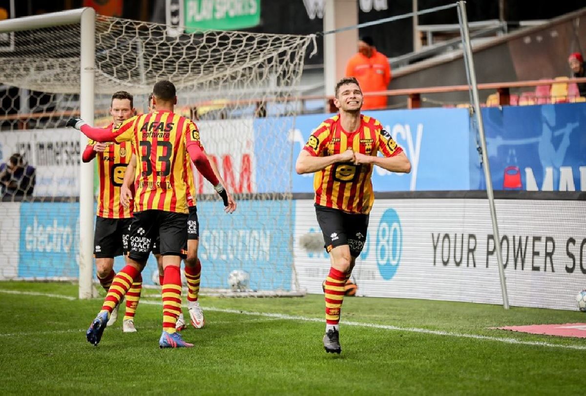 Гравці Мехелена святкують гол у ворота Беєрсхота Гравці Мехелена святкують гол у ворота Беєрсхота