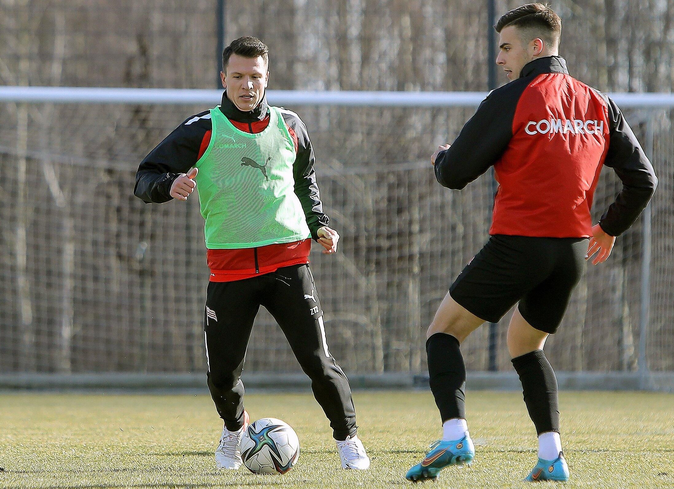 Гарний настрій та постійна активність – відео першого тренування Коноплянки у Краковії - Збірна Гарний настрій та постійна активність – відео першого тренування Коноплянки у Краковії - Збірна