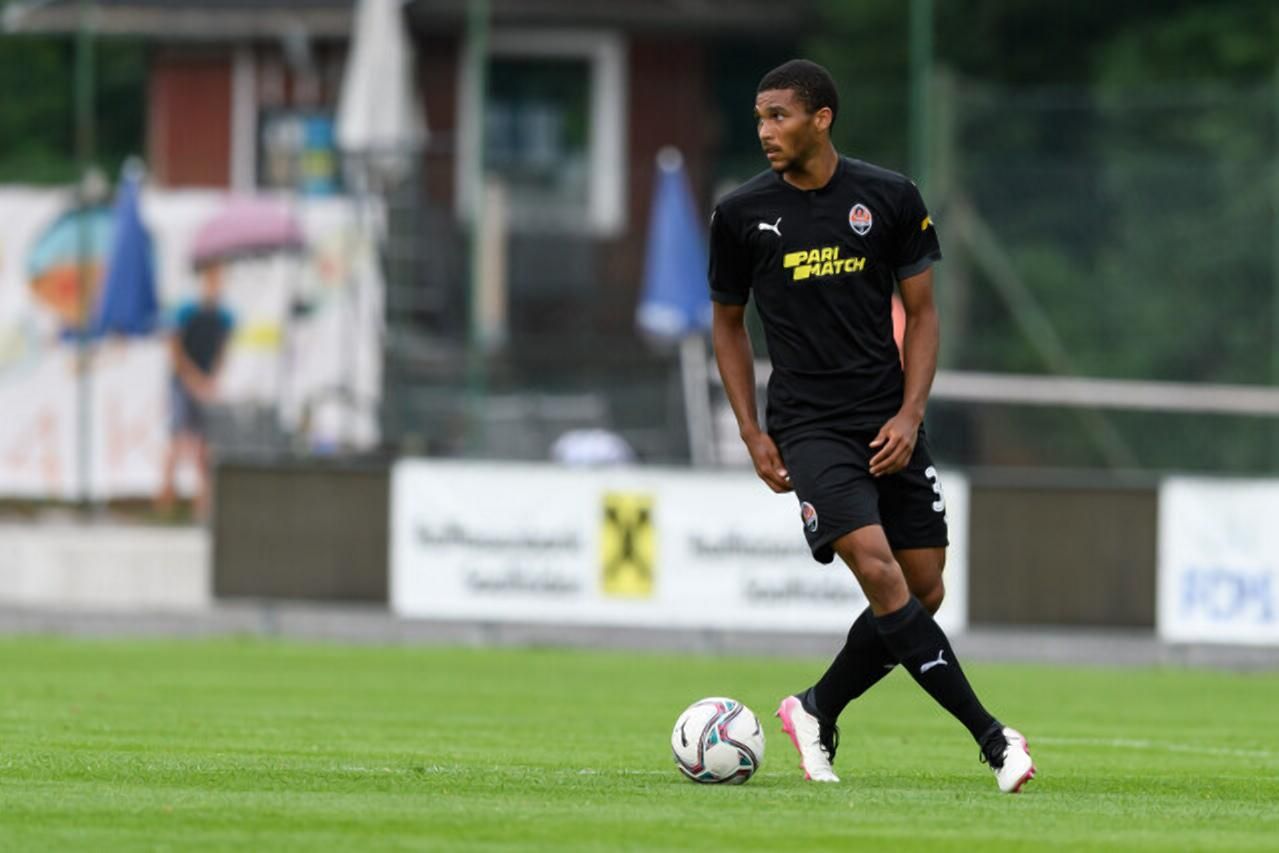 Подняли такой шум, будто я игрок сборной, – Мампасси не считает изменой переход в Россию - Сборная Подняли такой шум, будто я игрок сборной, – Мампасси не считает изменой переход в Россию - Сборная